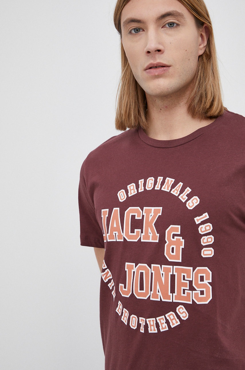 

Памучна тениска Jack & Jones в кафяво с принт, Бордо