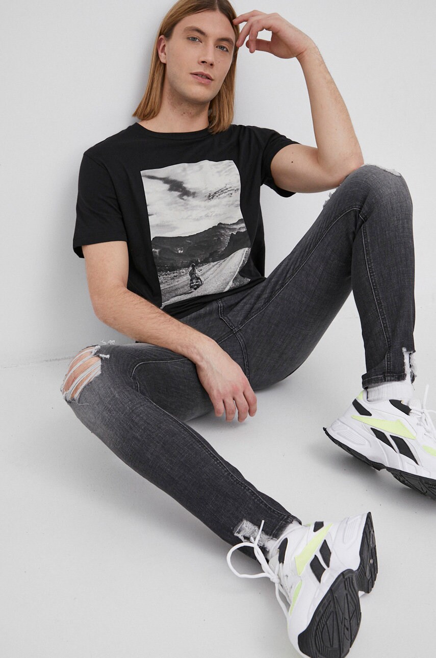 

Памучна тениска Premium by Jack&Jones в черно с принт, Черен