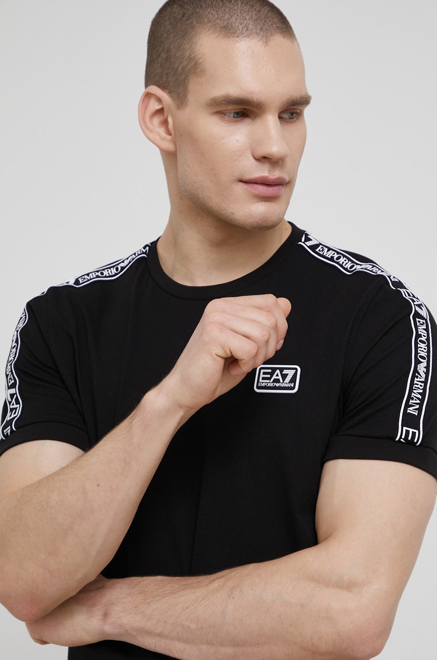 

Тениска EA7 Emporio Armani мъжка в черно с изчистен дизайн, Черен