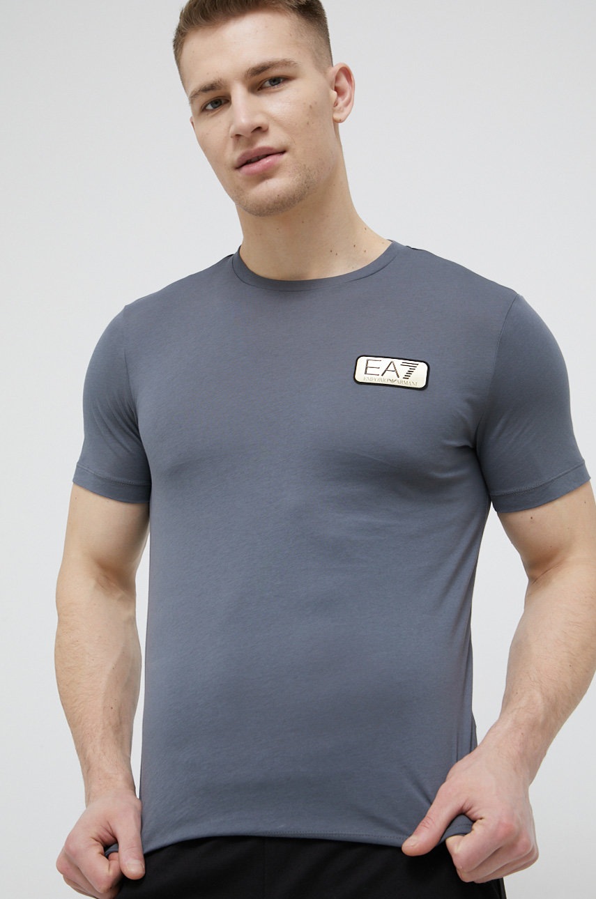 

Памучна тениска EA7 Emporio Armani в сиво с апликация, Сив