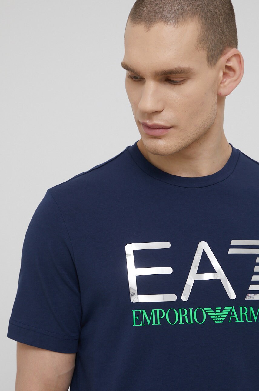 

Футболка EA7 Emporio Armani чоловічий колір синій з принтом
