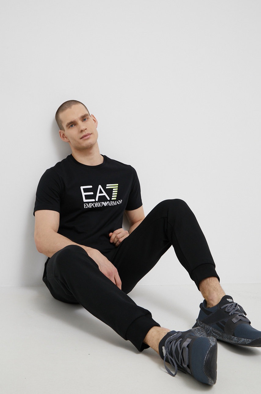 

Памучна тениска EA7 Emporio Armani в черно с принт, Черен