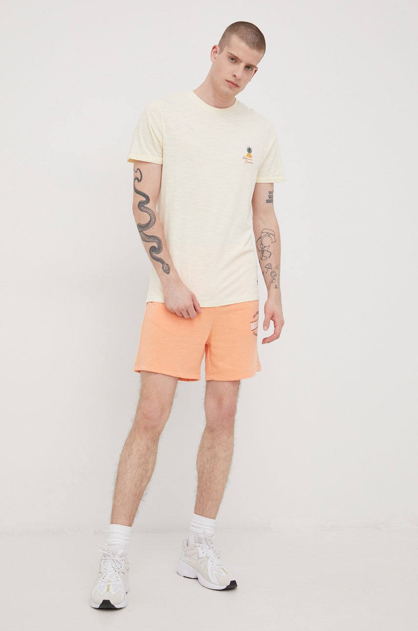 

Хлопковая футболка Premium by Jack&Jones цвет жёлтый с аппликацией