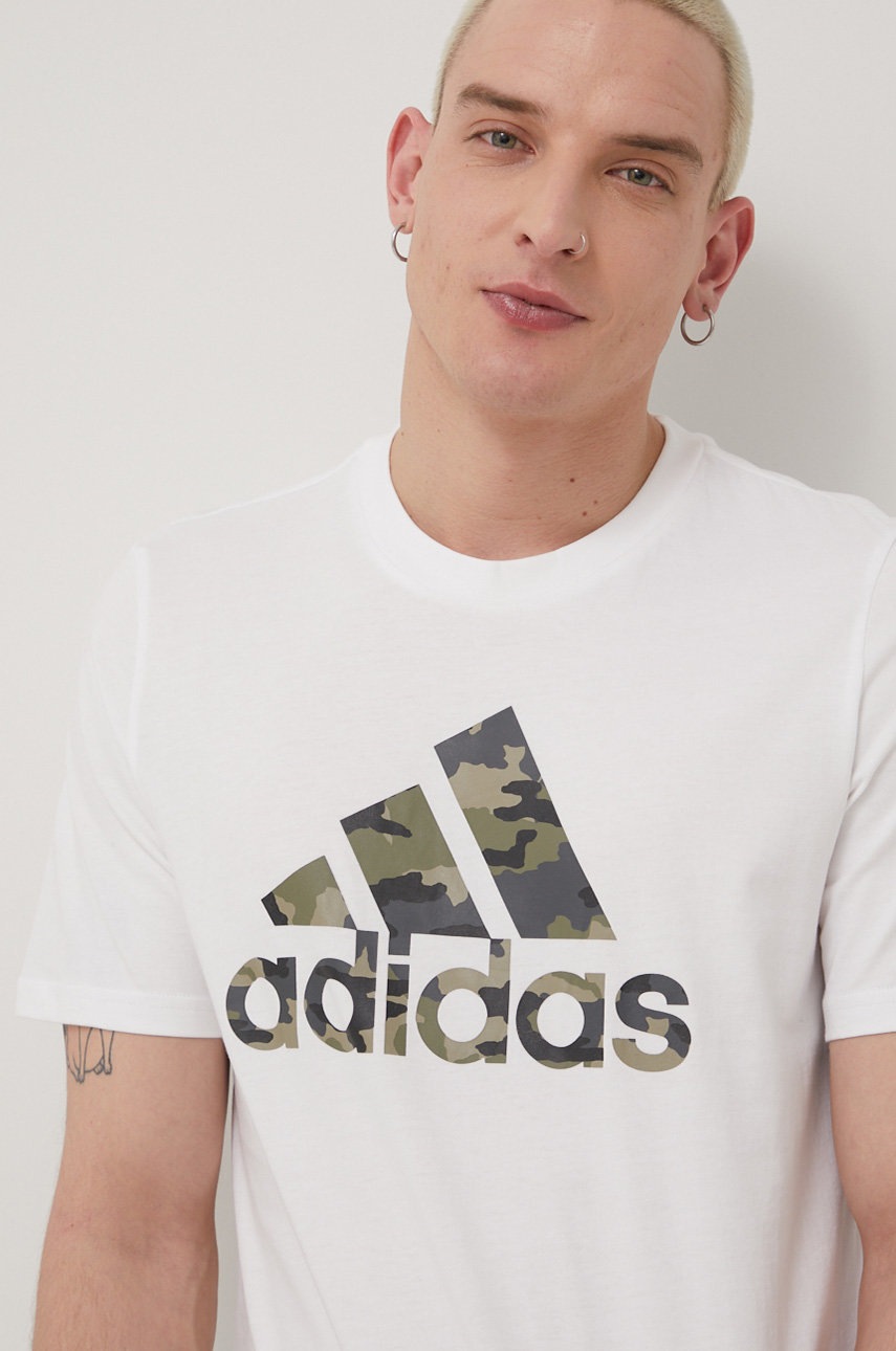 

Памучна тениска adidas HE2371 в бяло с принт, Бял