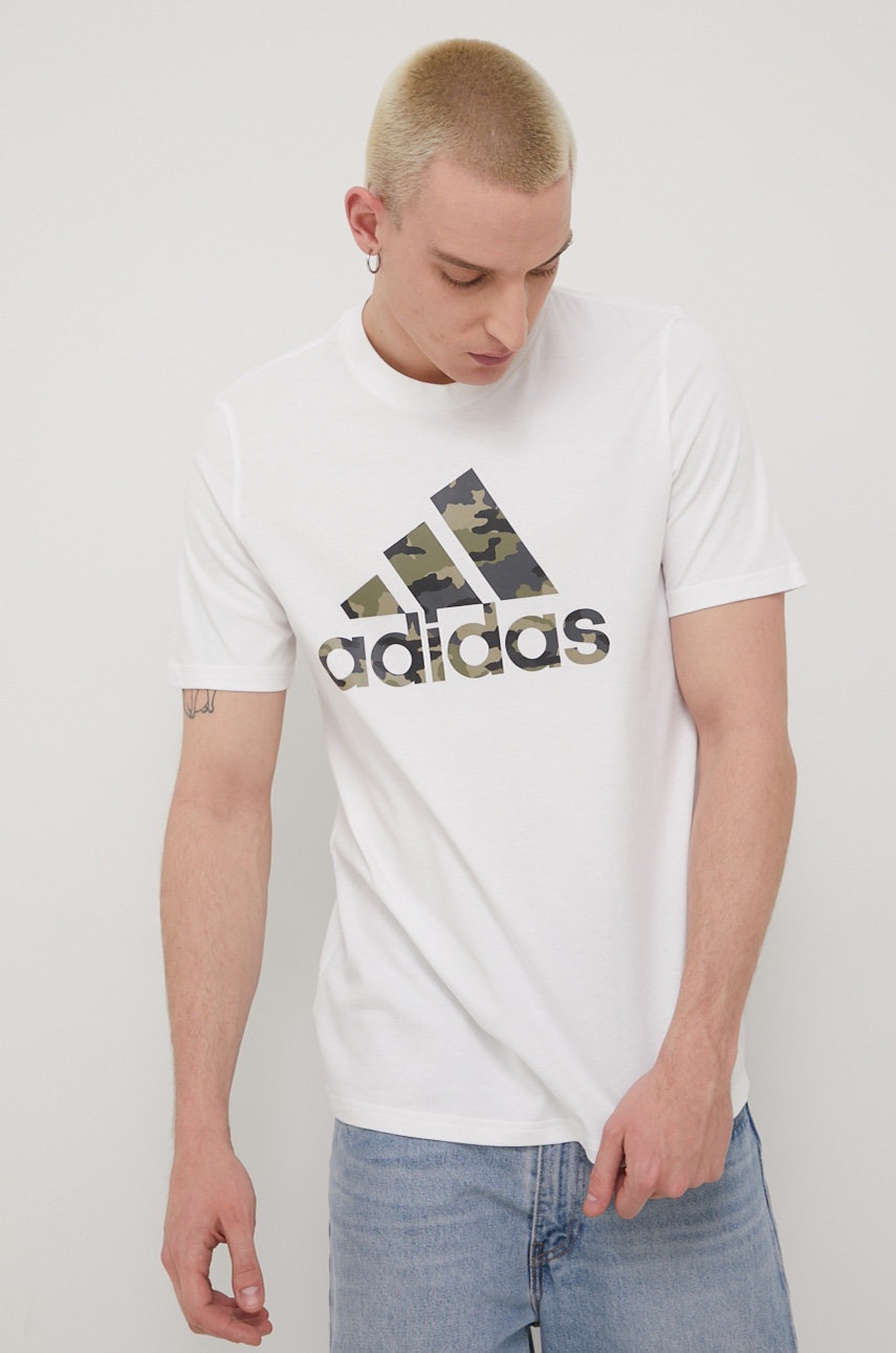 

Бавовняна футболка adidas колір білий з принтом