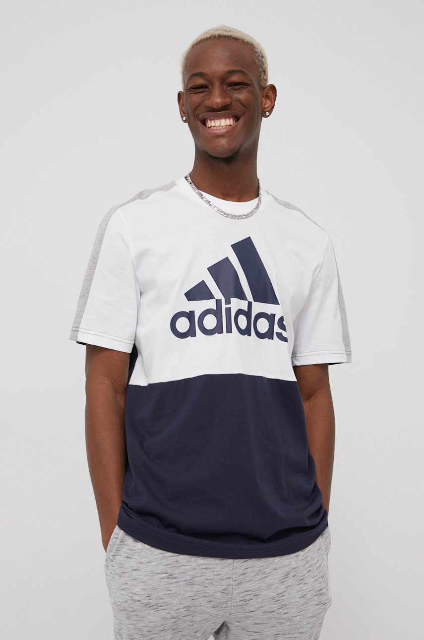 

Памучна тениска adidas HE4329 в бяло с принт, Бял