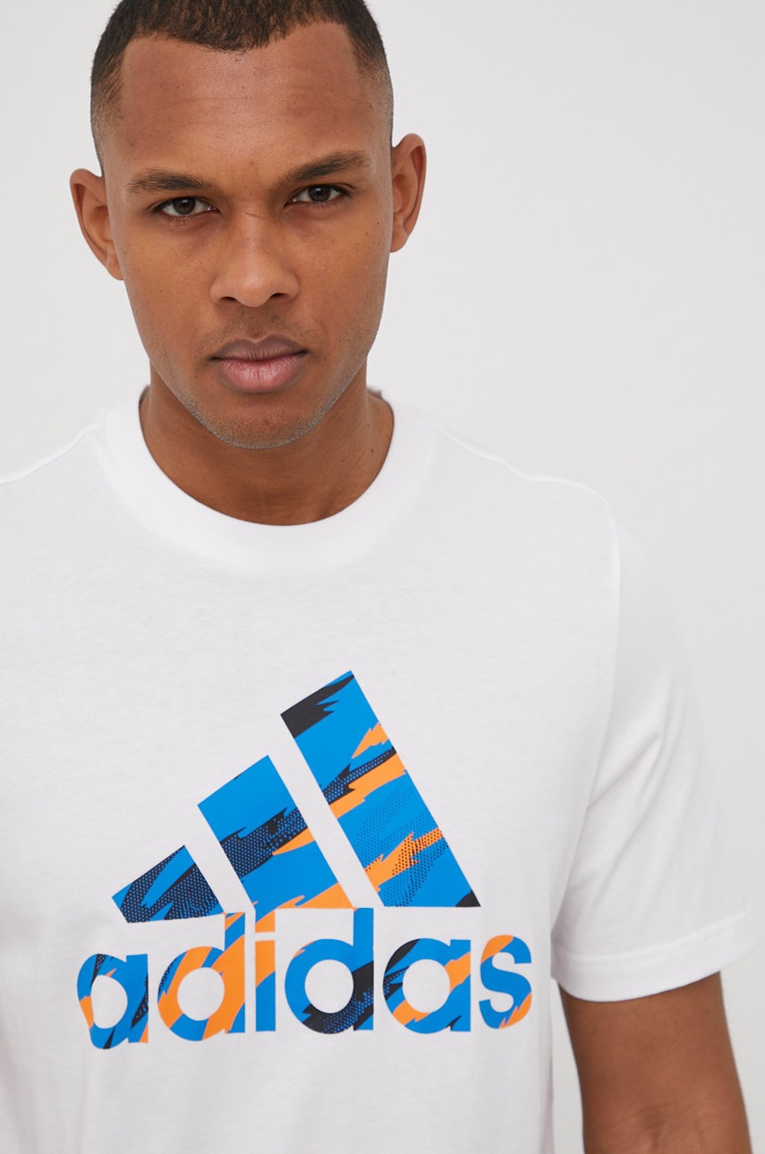

Памучна тениска adidas в бяло с принт, Бял