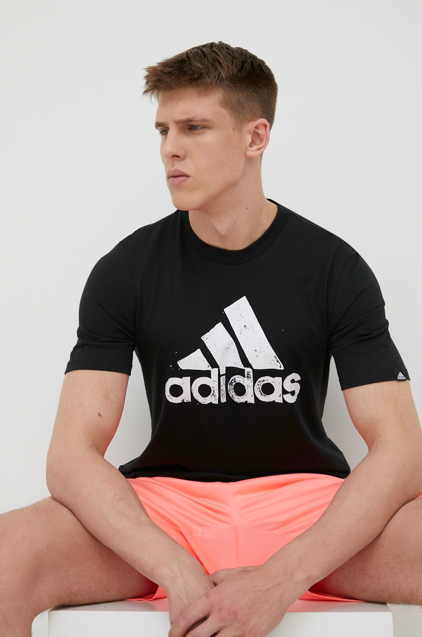 

Памучна тениска adidas HE4794 в черно с принт, Черен