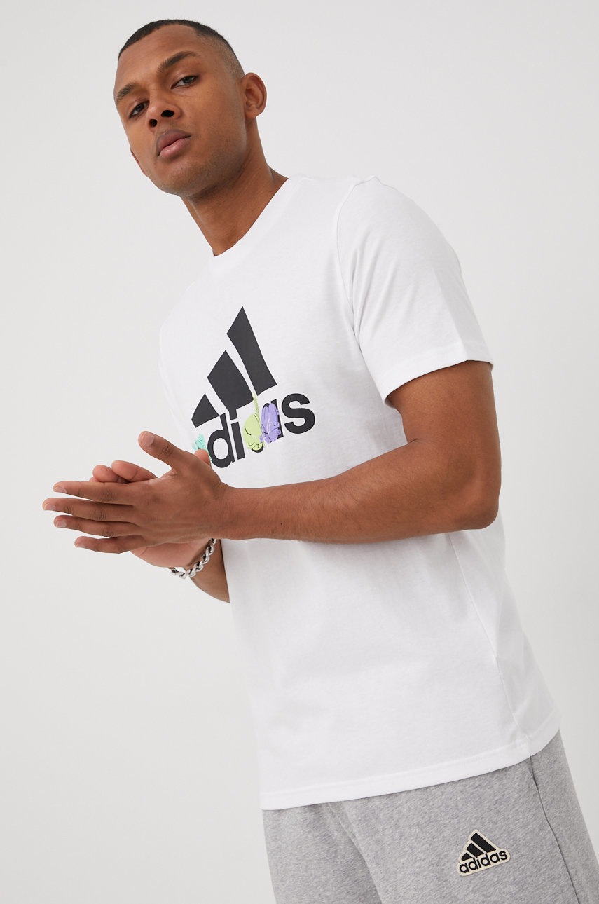 

Бавовняна футболка adidas колір білий з принтом