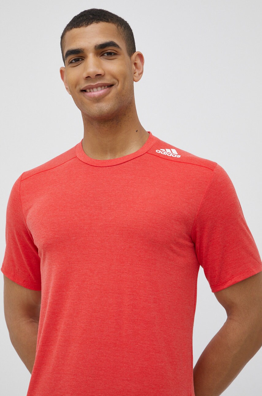 Adidas performance tricou de antrenament designed for training hb9197 culoarea rosu, neted