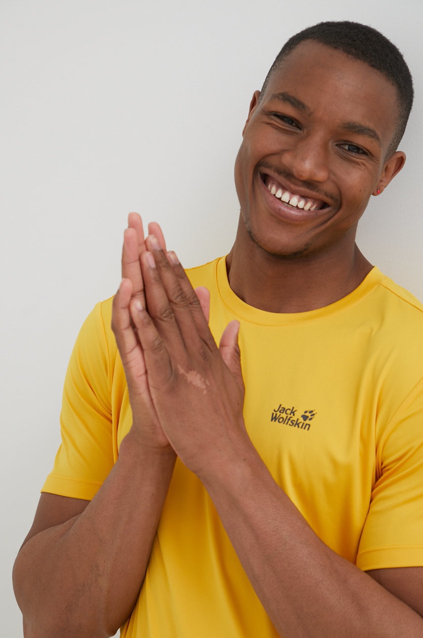 

Спортна тениска Jack Wolfskin Tech в жълто с изчистен дизайн, Жълт