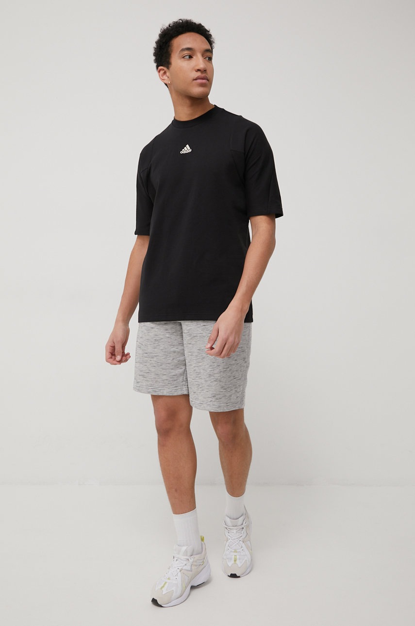

Футболка adidas Performance HB6599 мужской цвет чёрный однотонный