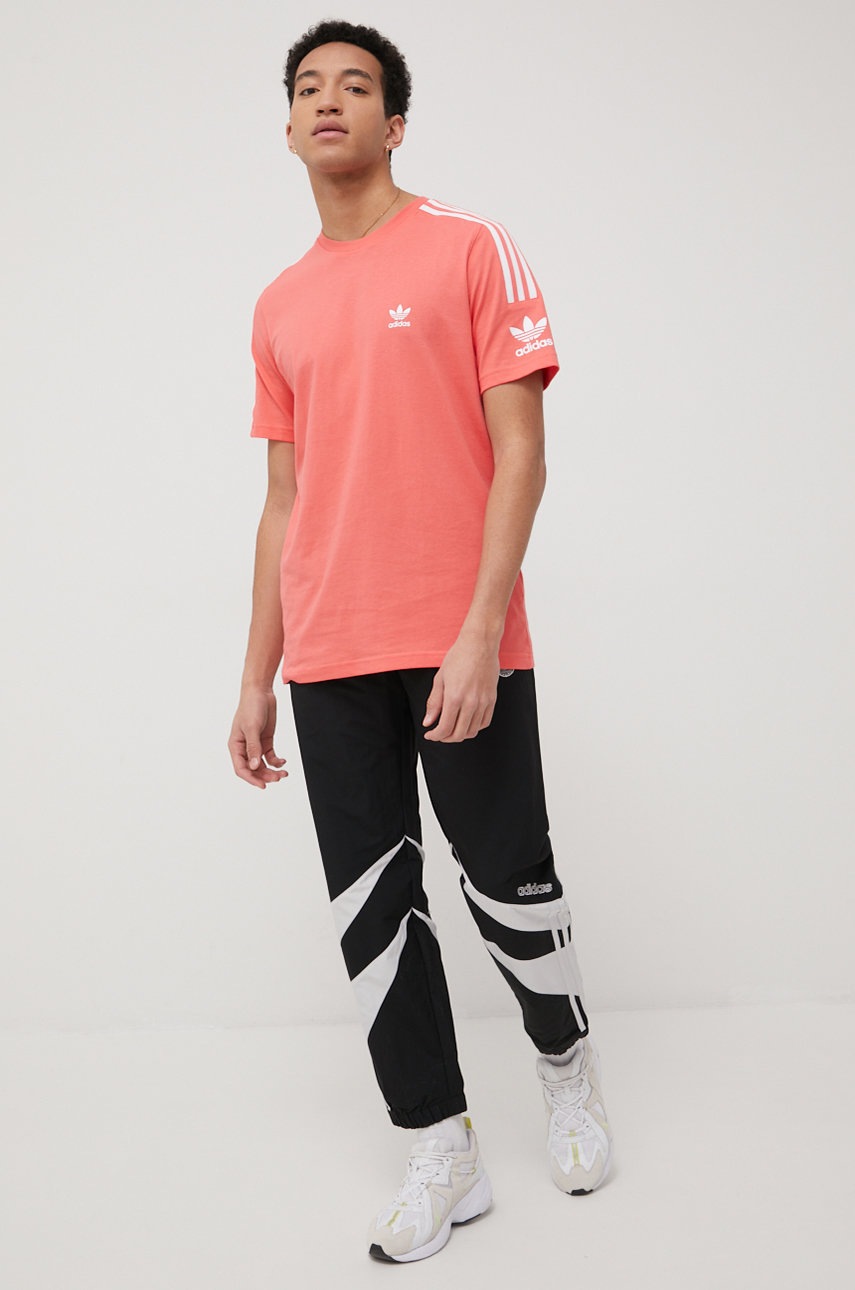 

Бавовняна футболка adidas Originals Adicolor колір рожевий з аплікацією