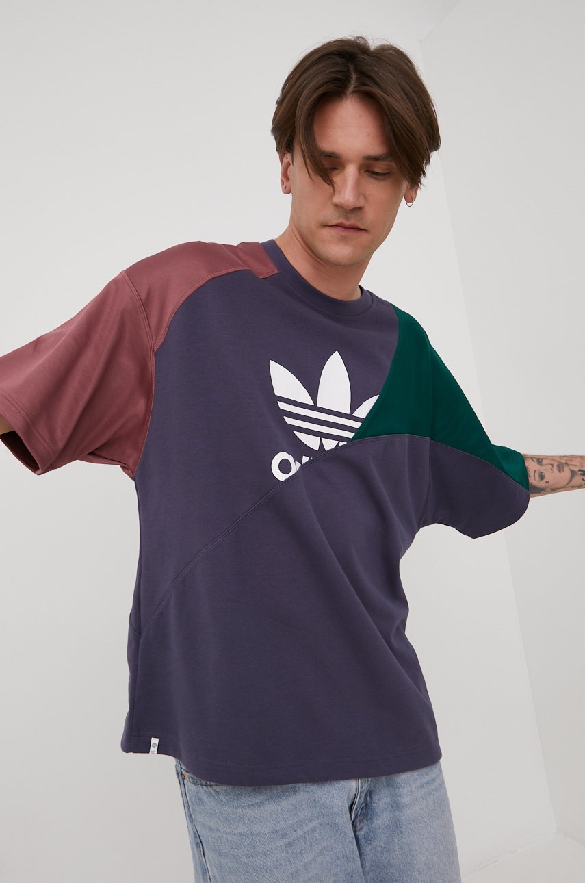 

Тениска adidas Originals Adicolor HC4497 в тъмносиньо с принт, Тъмносин