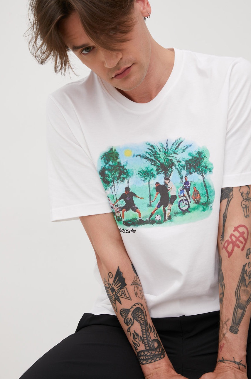 

Памучна тениска adidas Originals HE4717 в бяло с принт, Бял