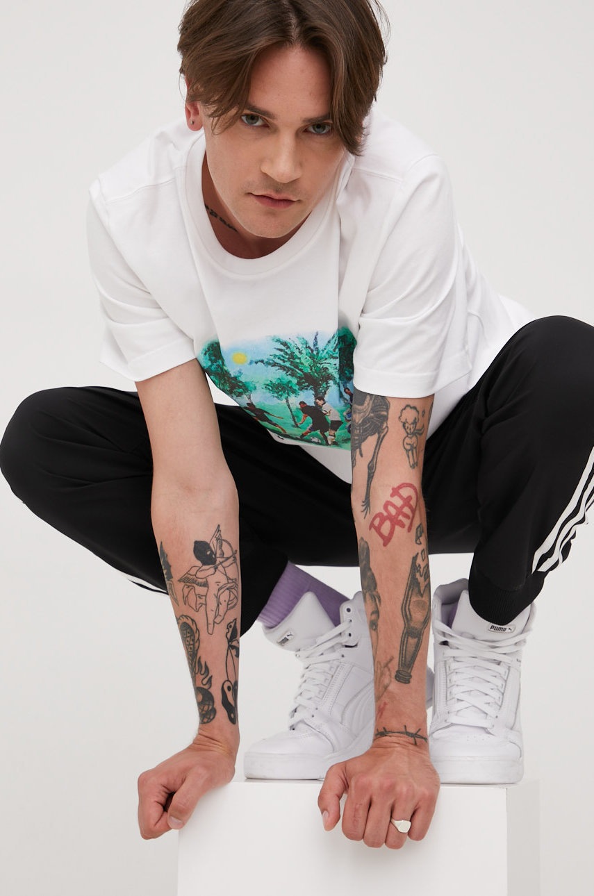 

Бавовняна футболка adidas Originals HE4717 колір білий з принтом