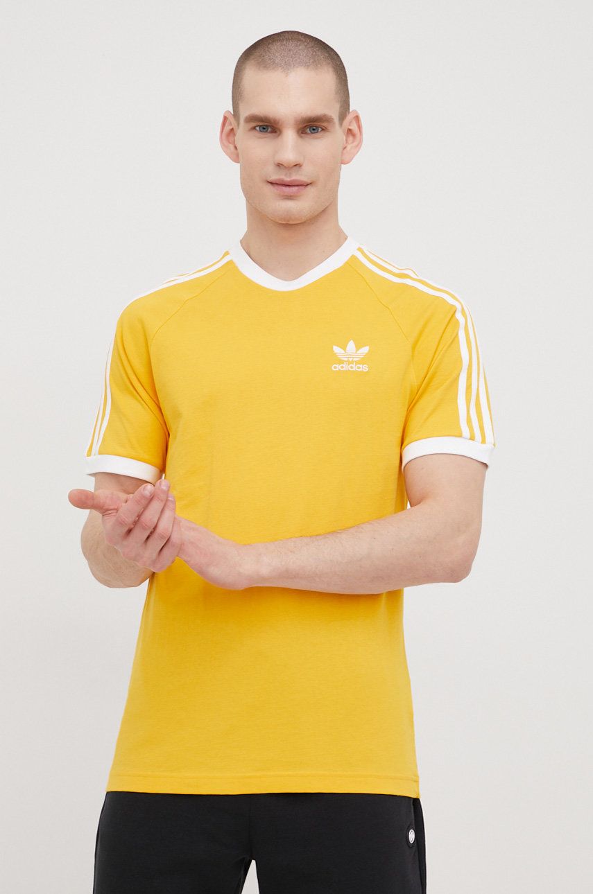 adidas Originals t-shirt bawełniany Adicolor kolor żółty z aplikacją