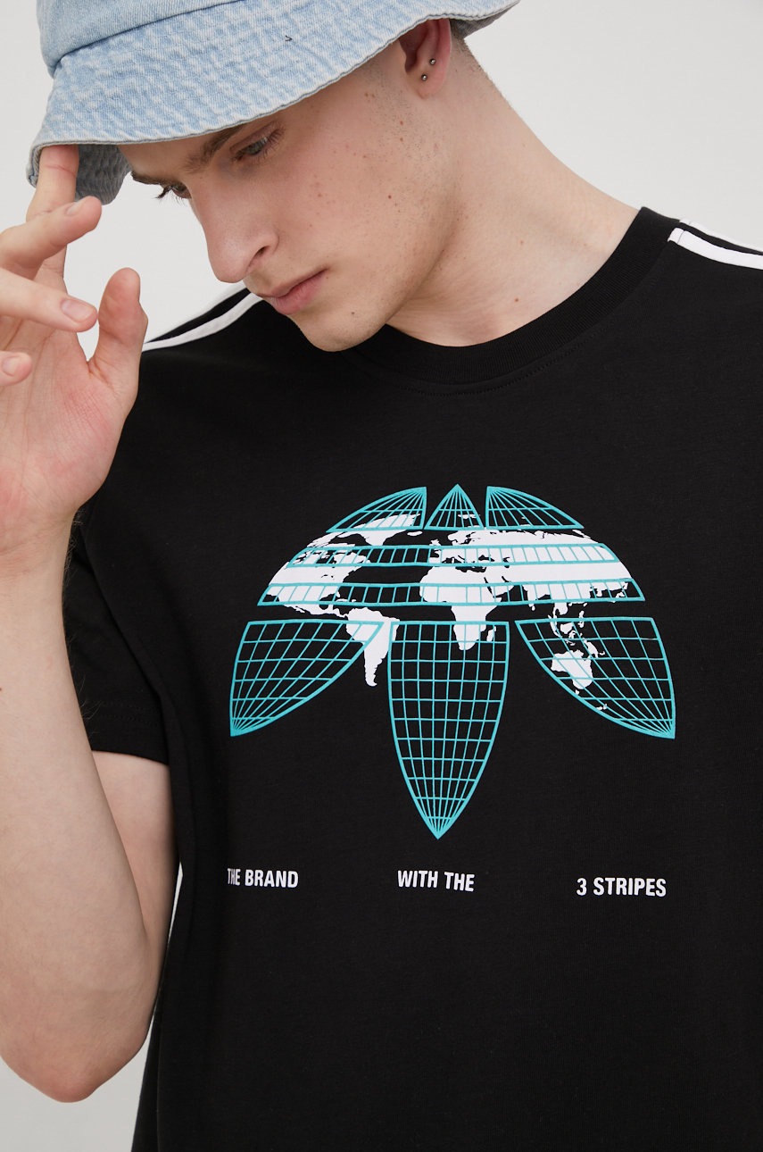 

Памучна тениска adidas Originals HF4906 в черно с апликация, Черен