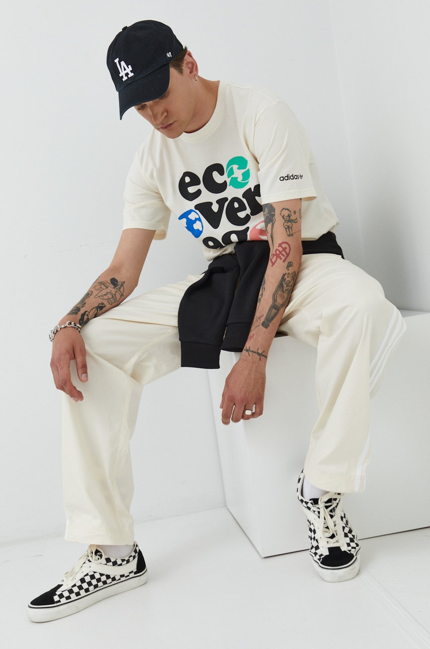 

Бавовняна футболка adidas Originals колір бежевий з принтом