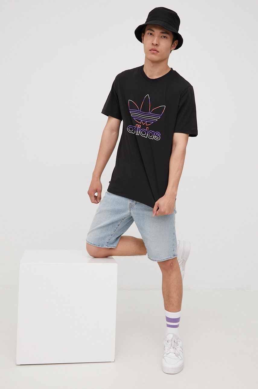 

Памучна тениска adidas Originals HC7158 в черно с апликация, Черен