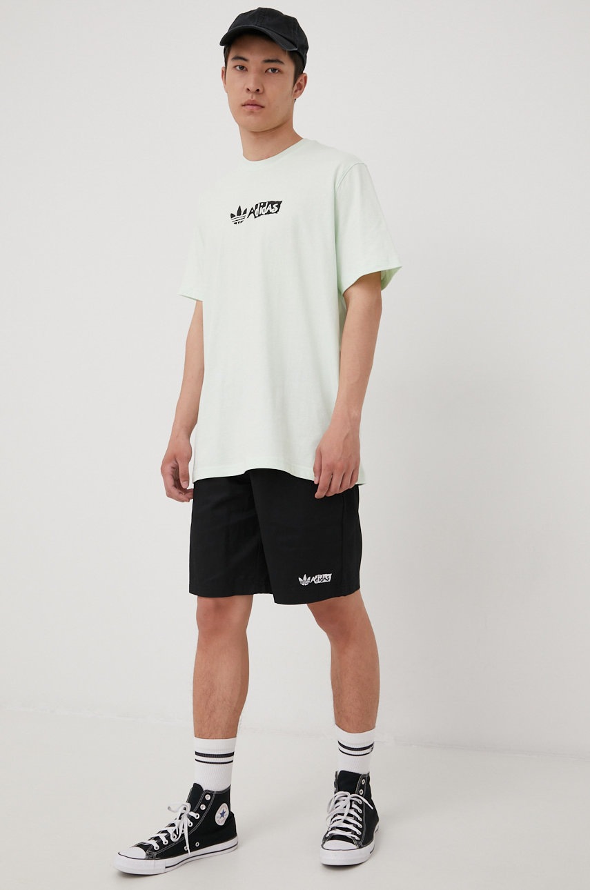 

Хлопковая футболка adidas Originals цвет зелёный с принтом