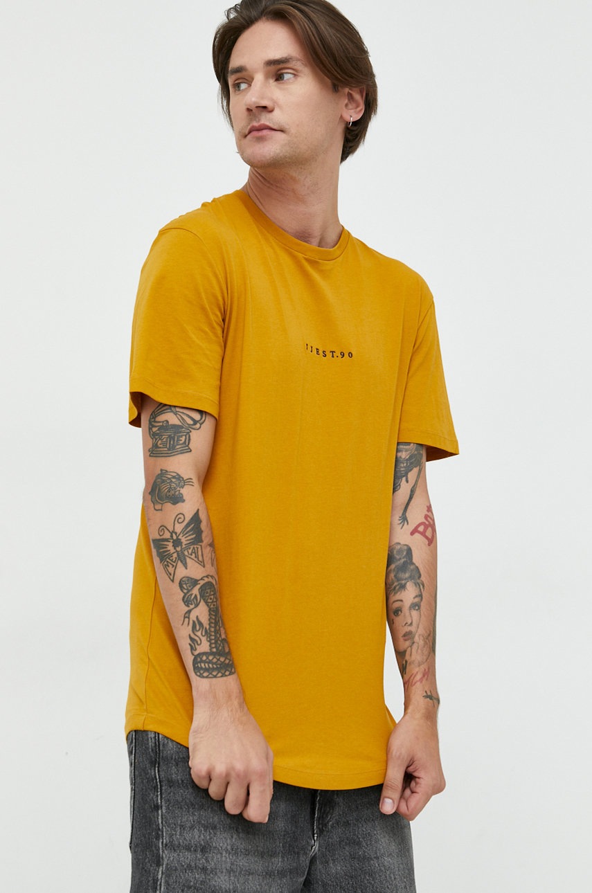 

Памучна тениска Jack & Jones в жълто с апликация, Жълт