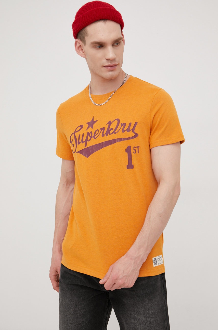 

Футболка Superdry чоловічий колір помаранчевий з принтом