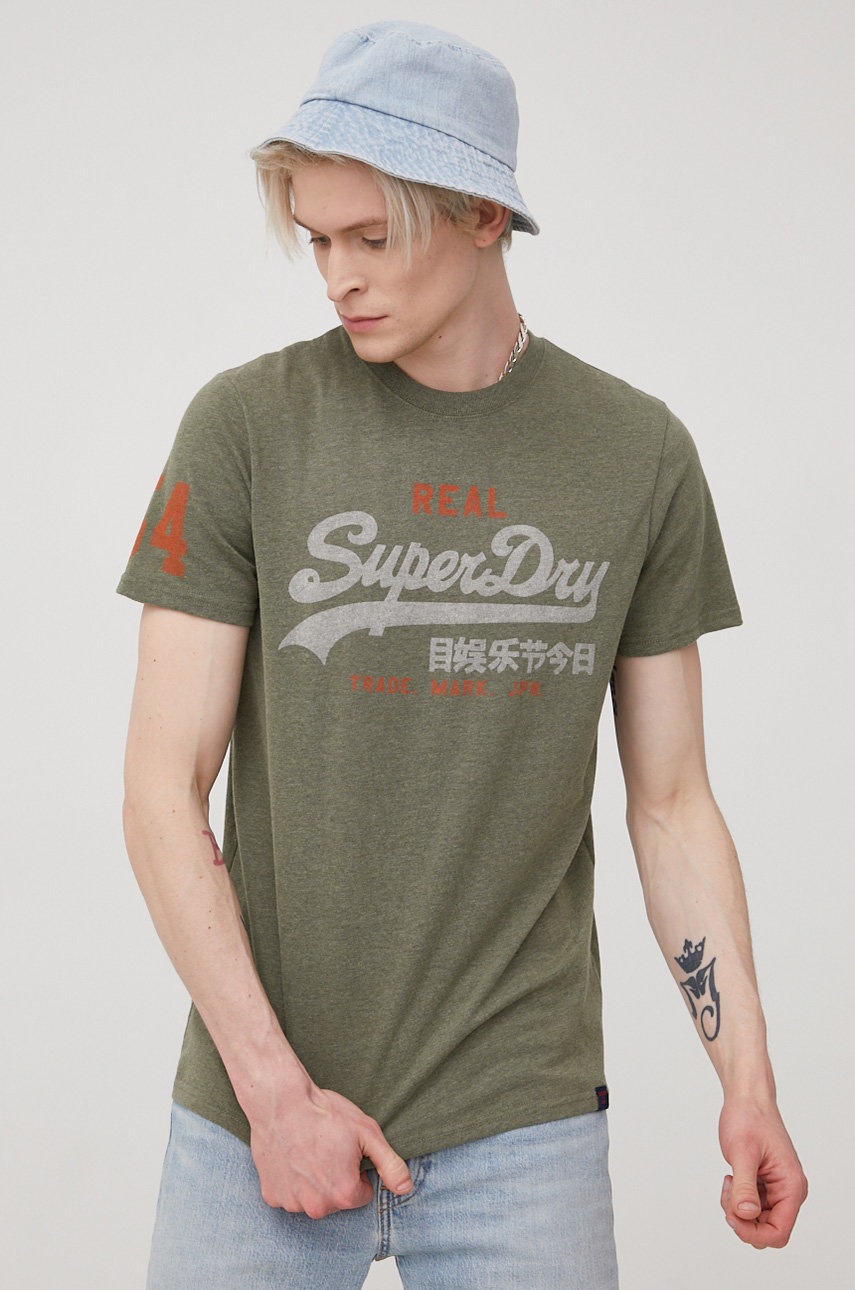 

Футболка Superdry чоловічий колір зелений з принтом
