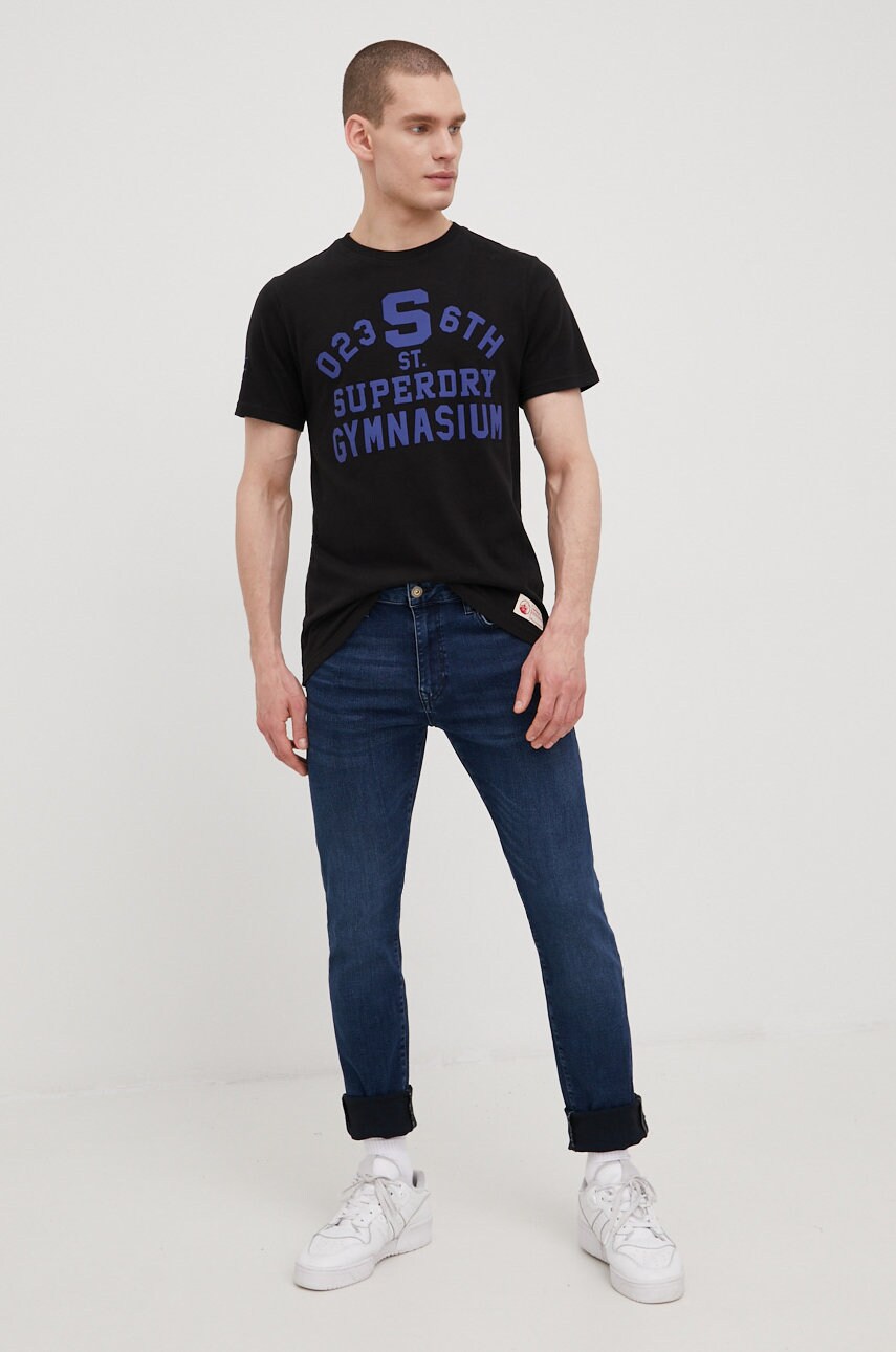 

Хлопковая футболка Superdry цвет чёрный с принтом