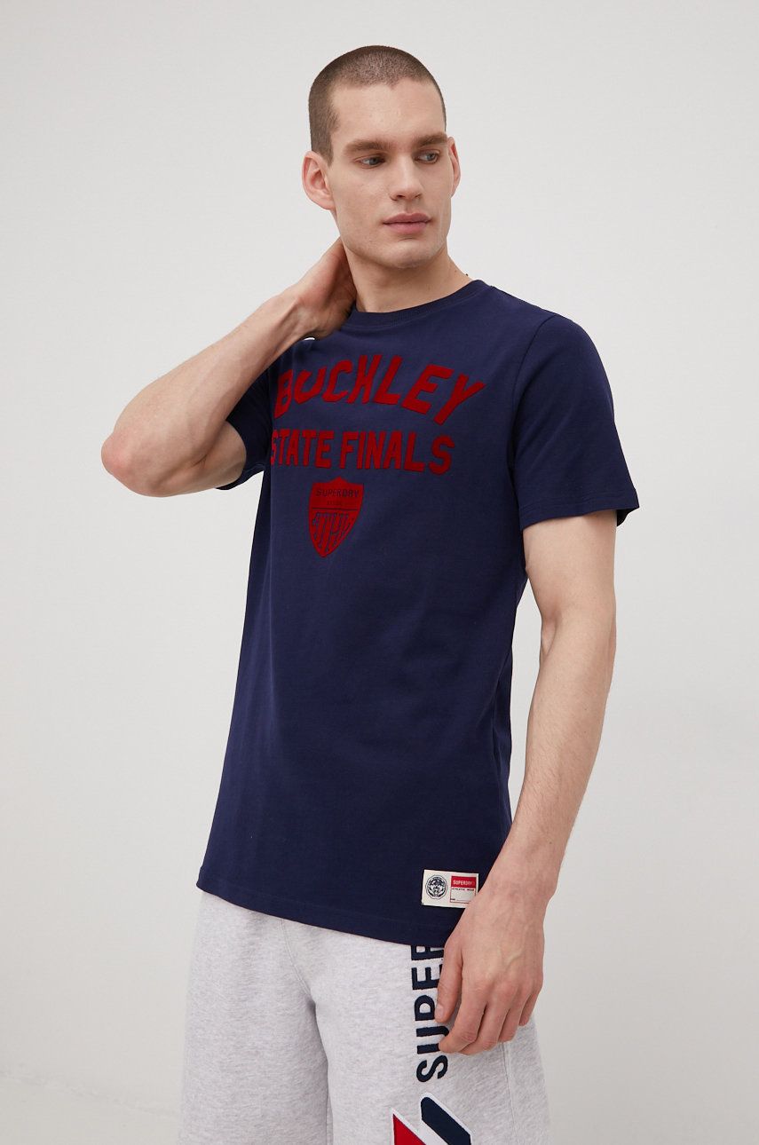 Bavlněné tričko Superdry tmavomodrá barva, s potiskem - námořnická modř -  100% Bavlna