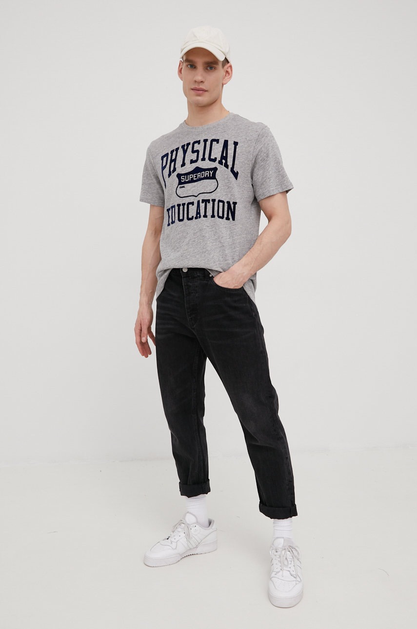 

Хлопковая футболка Superdry цвет серый с принтом
