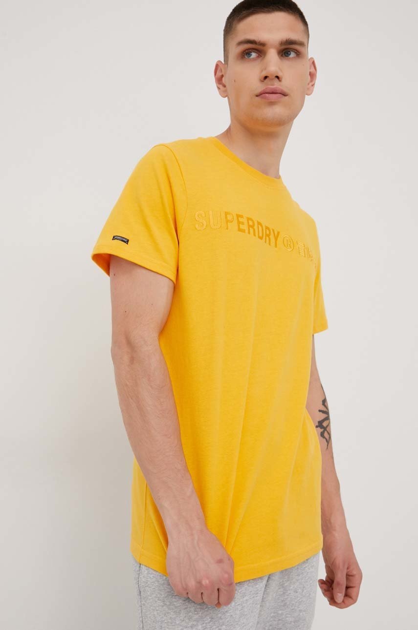 

Памучна тениска Superdry в жълто с апликация, Жълт