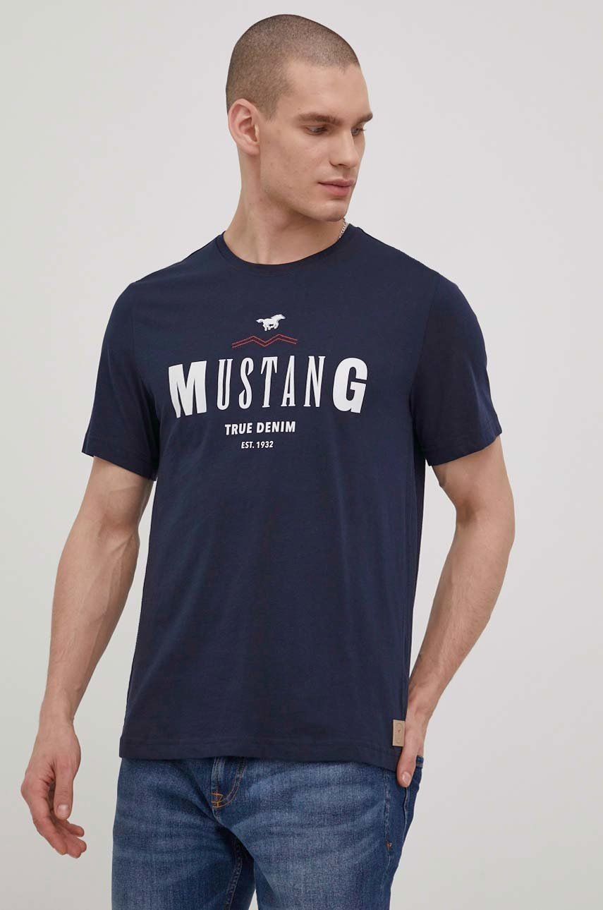 

Памучна тениска Mustang в тъмносиньо с принт, Тъмносин