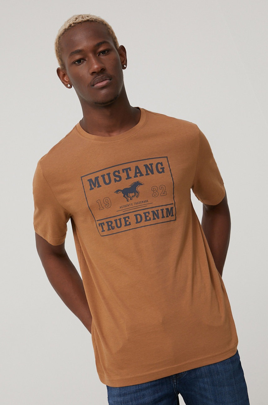 

Памучна тениска Mustang в кафяво с принт, Кафяв