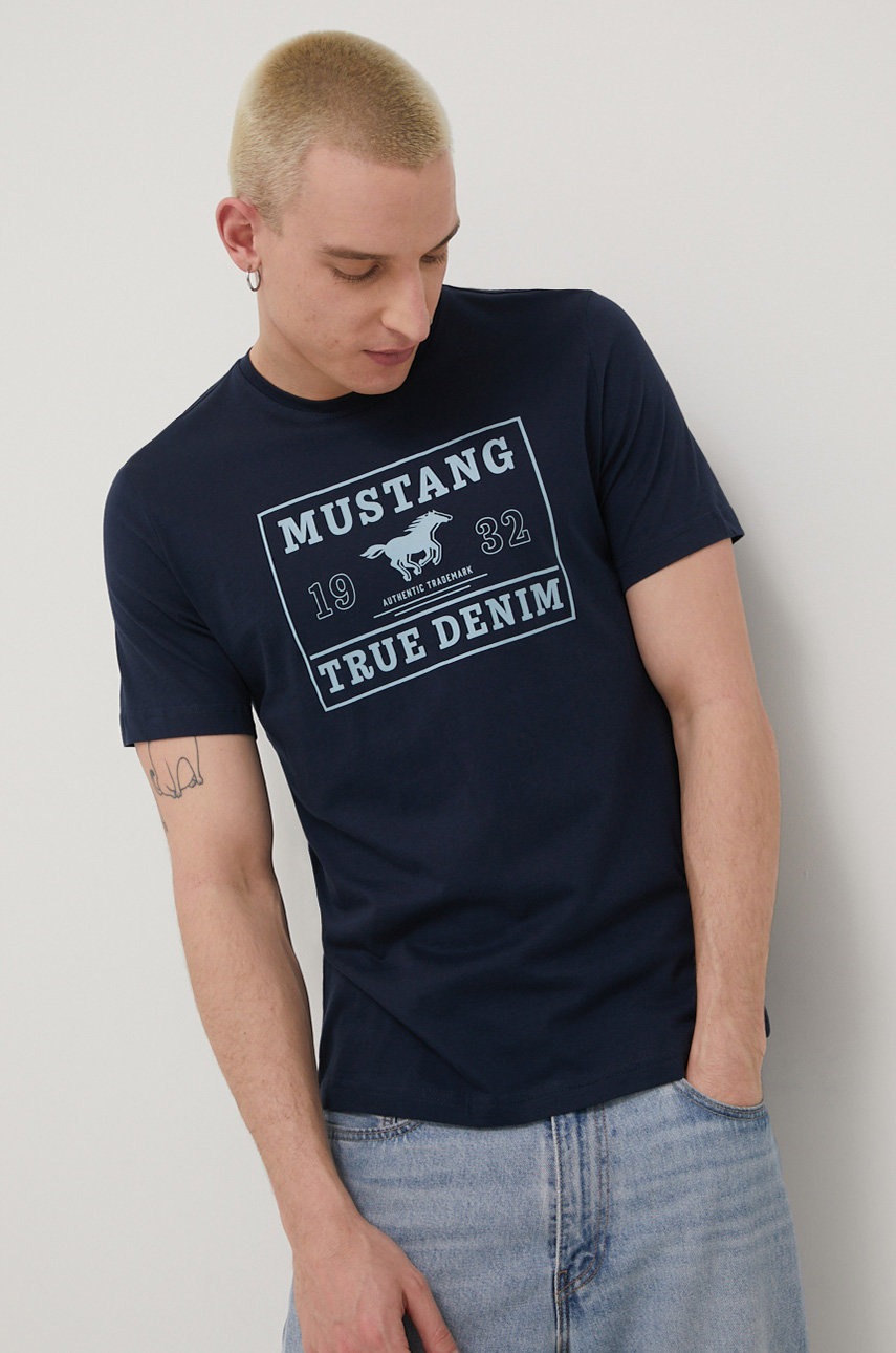 

Памучна тениска Mustang в тъмносиньо с принт, Тъмносин