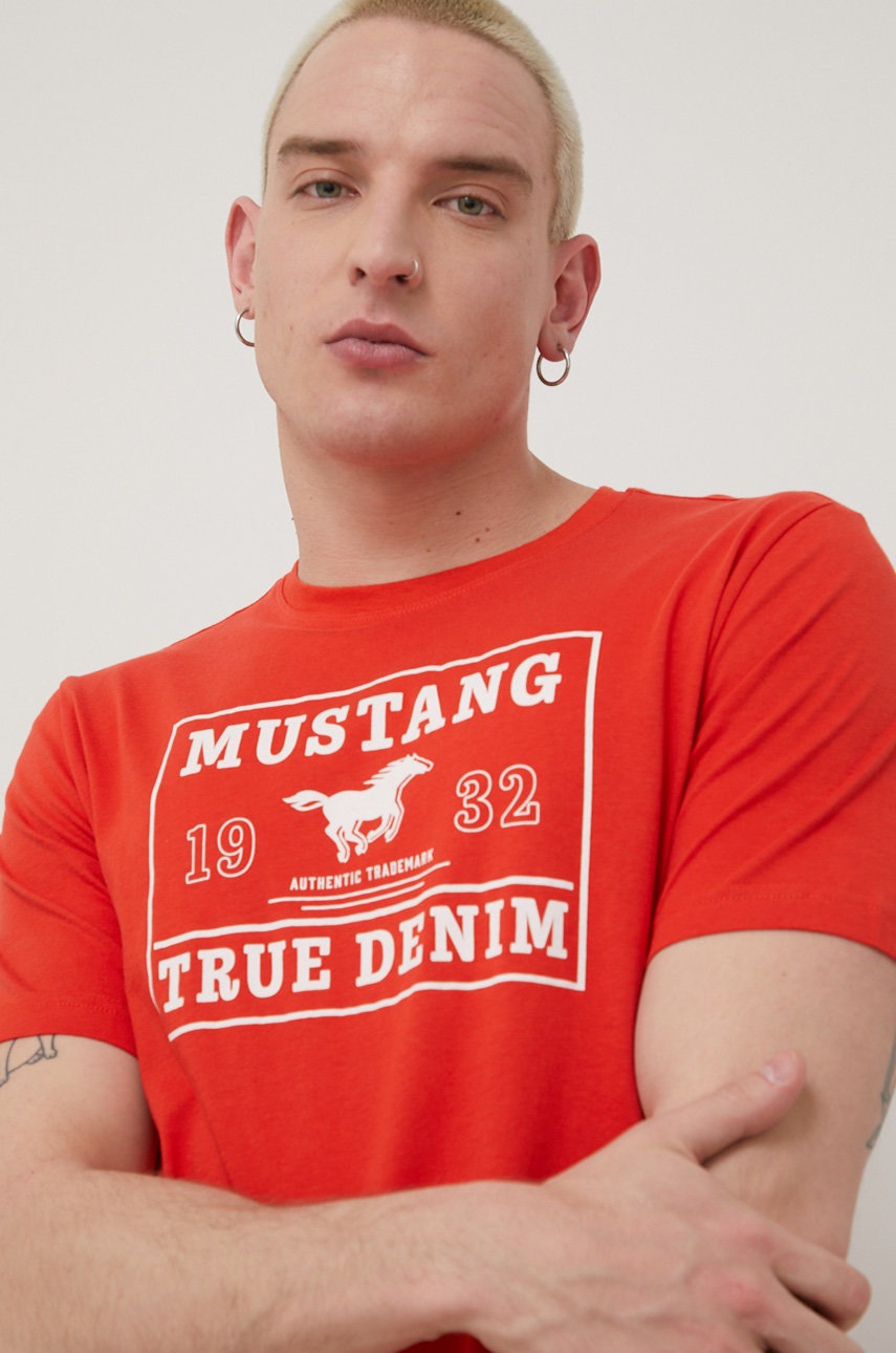 

Памучна тениска Mustang в червено с принт, Червен