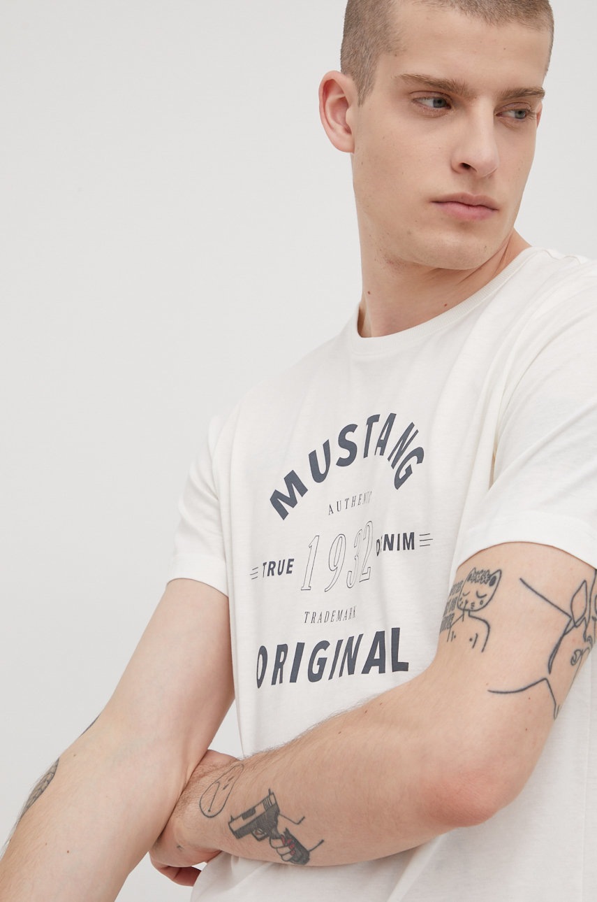 

Памучна тениска Mustang в бежово с принт, Бежов