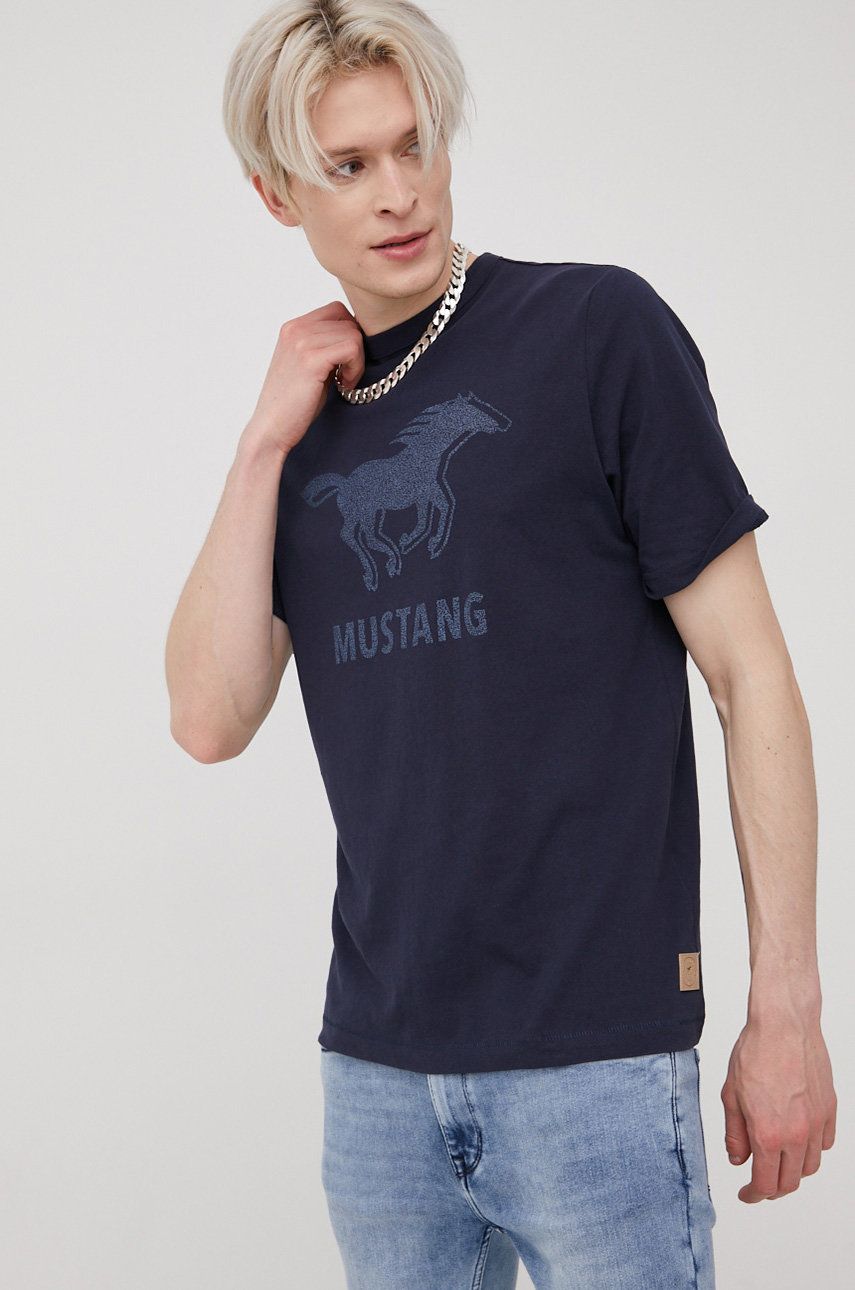 

Памучна тениска Mustang в тъмносиньо с принт, Тъмносин