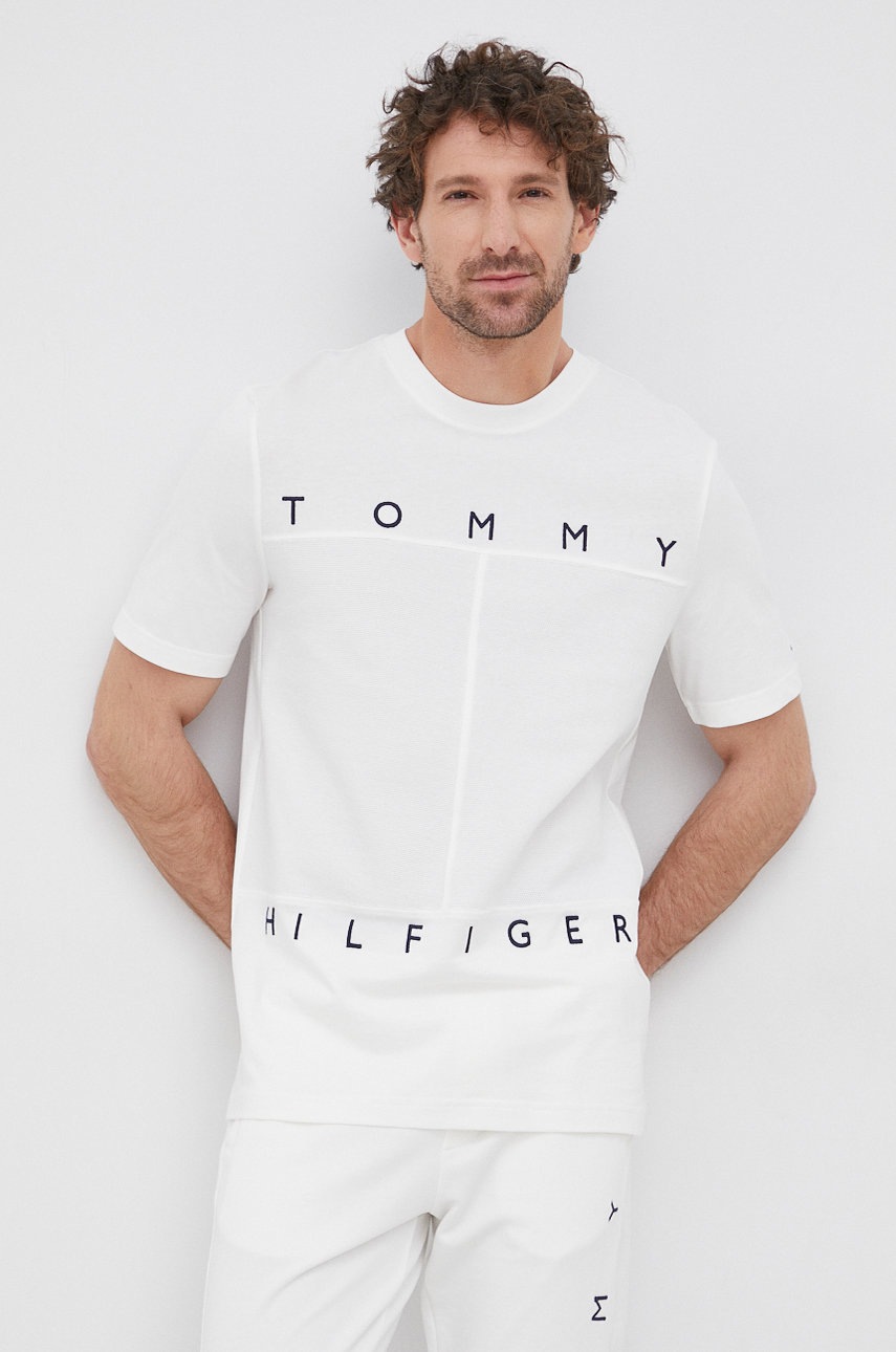

Памучна тениска Tommy Hilfiger в бяло с апликация, Бял