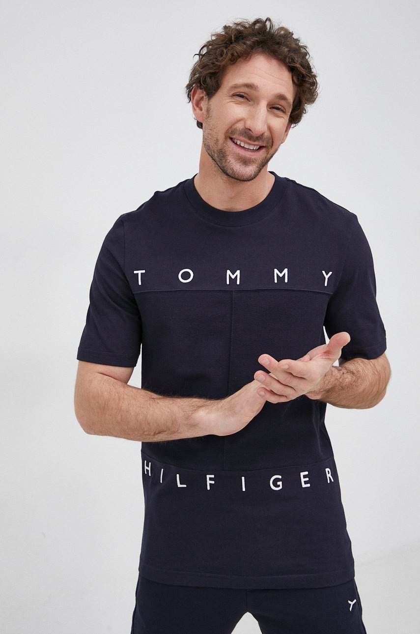 

Памучна тениска Tommy Hilfiger в тъмносиньо с апликация, Тъмносин