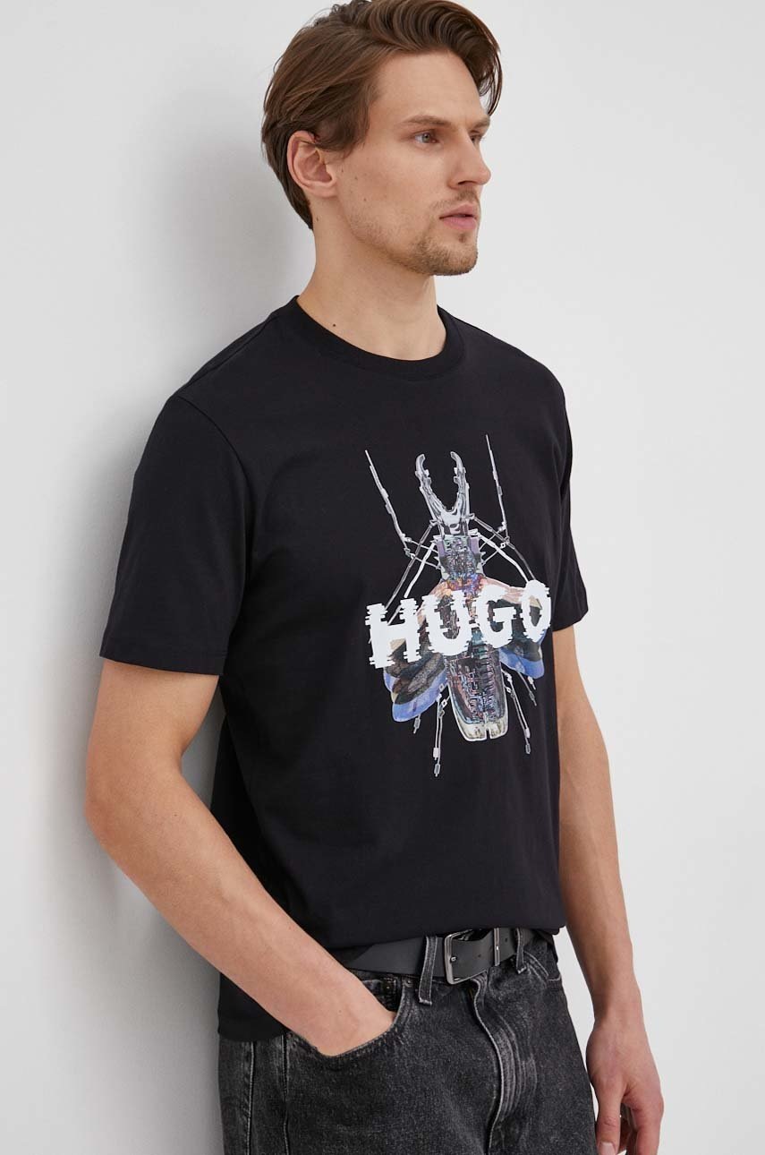 

Памучна тениска Hugo в черно с принт, Черен