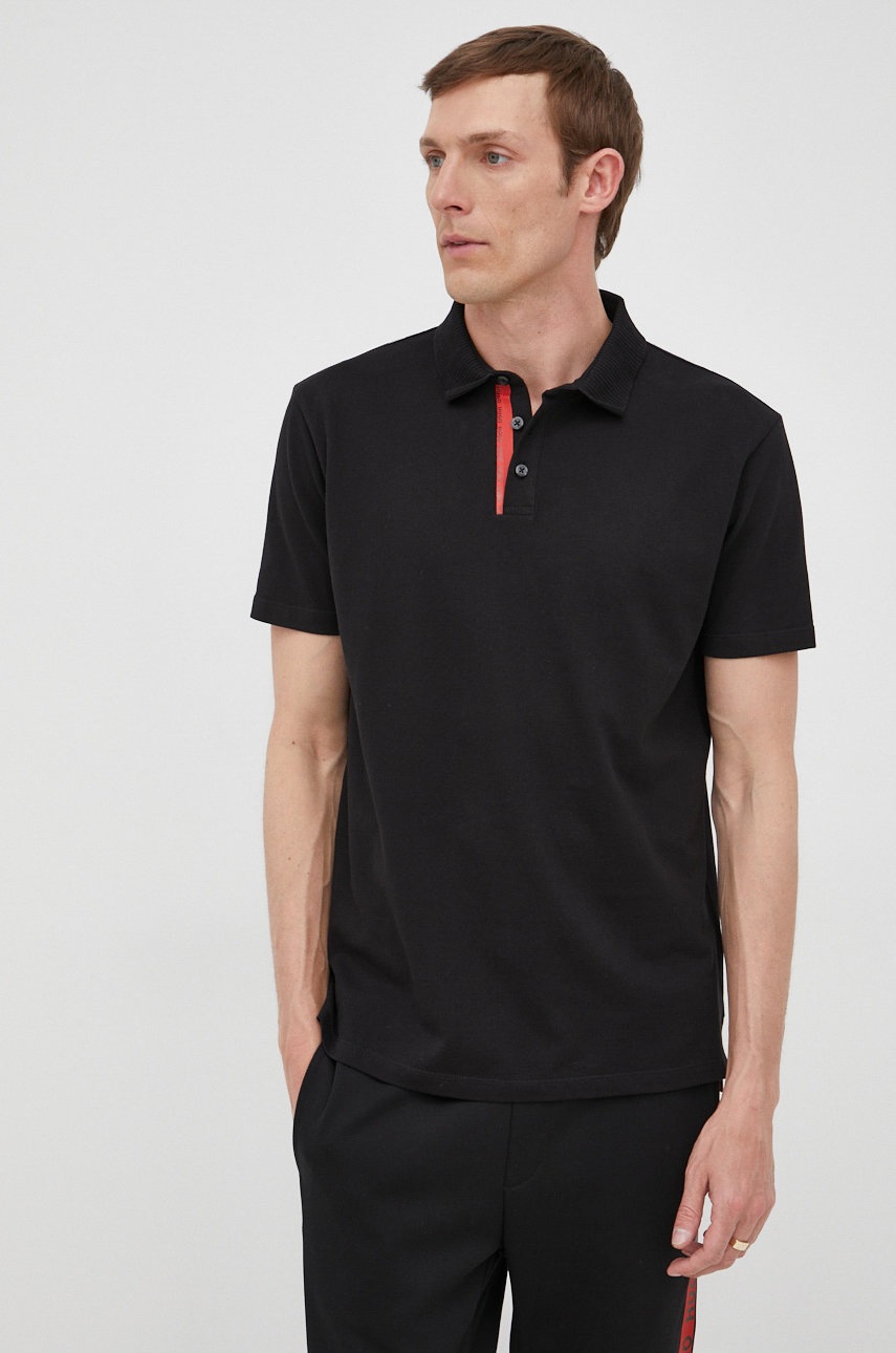 

Памучна тениска с яка HUGO в черно с изчистен дизайн, Черен