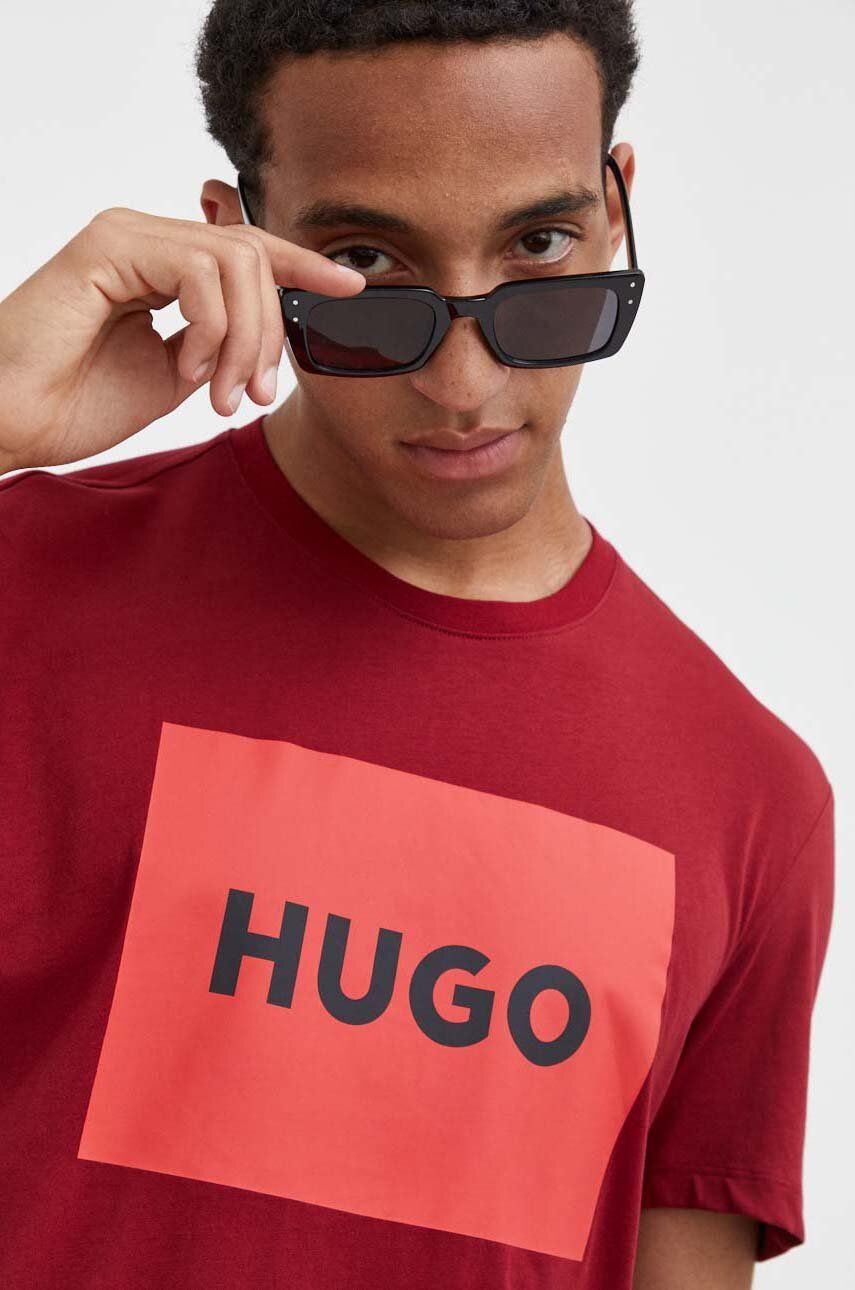 Bavlněné tričko HUGO vínová barva, s potiskem, 50467952