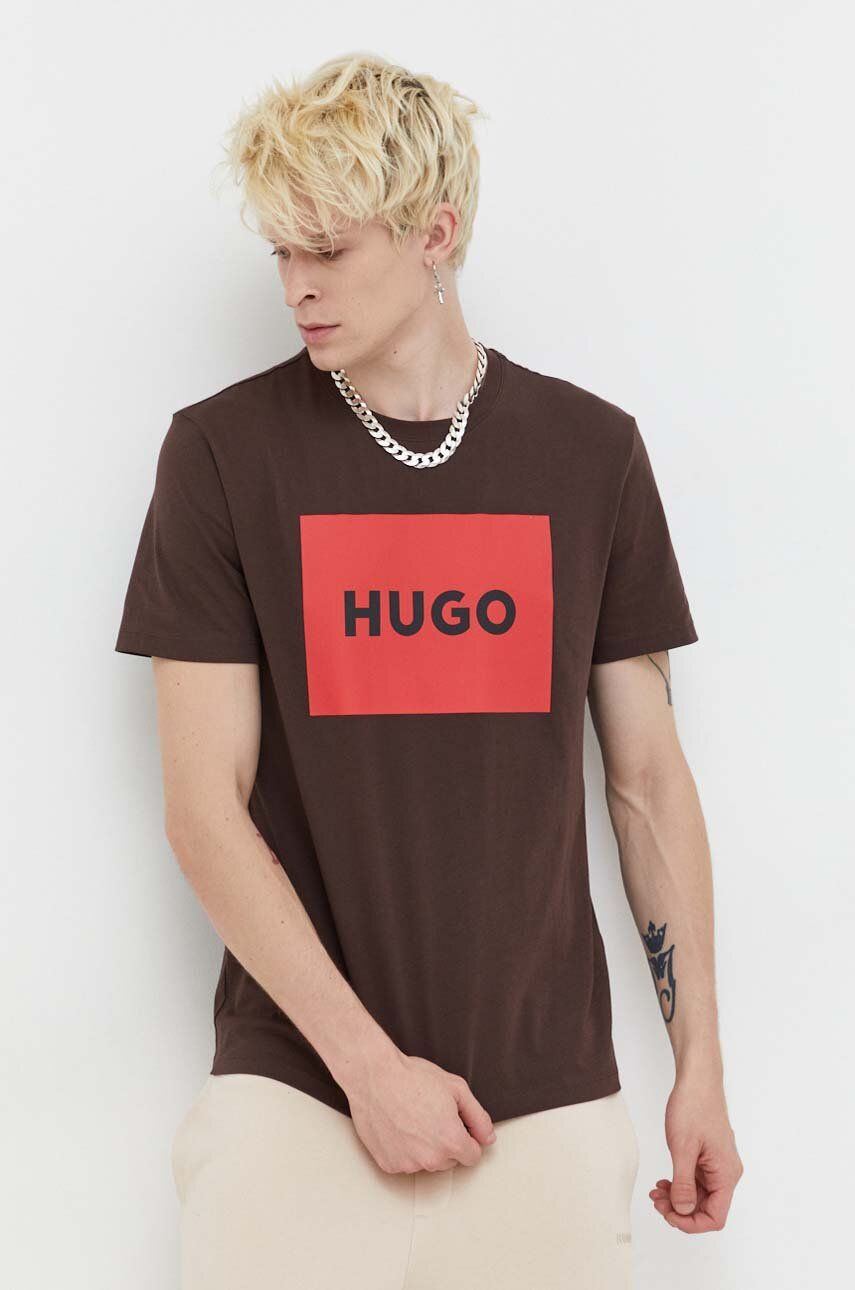 Bavlněné tričko HUGO hnědá barva, s potiskem - hnědá