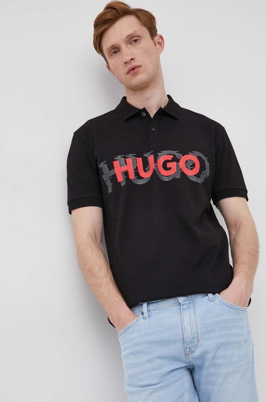 

Памучна тениска с яка HUGO в черно с принт, Черен