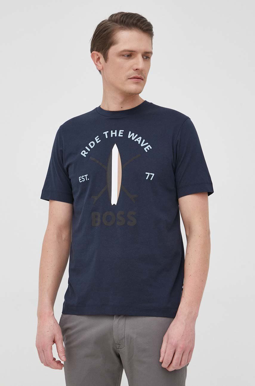 BOSS tricou barbati, culoarea albastru marin, cu imprimeu 2023 ❤️ Pret Super answear imagine noua 2022