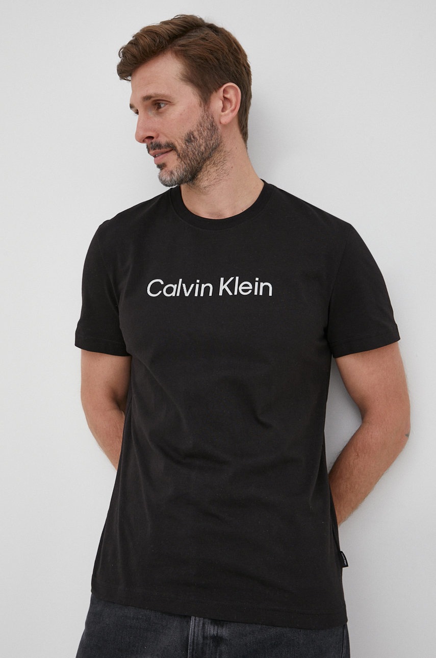 

Памучна тениска Calvin Klein в черно с принт, Черен