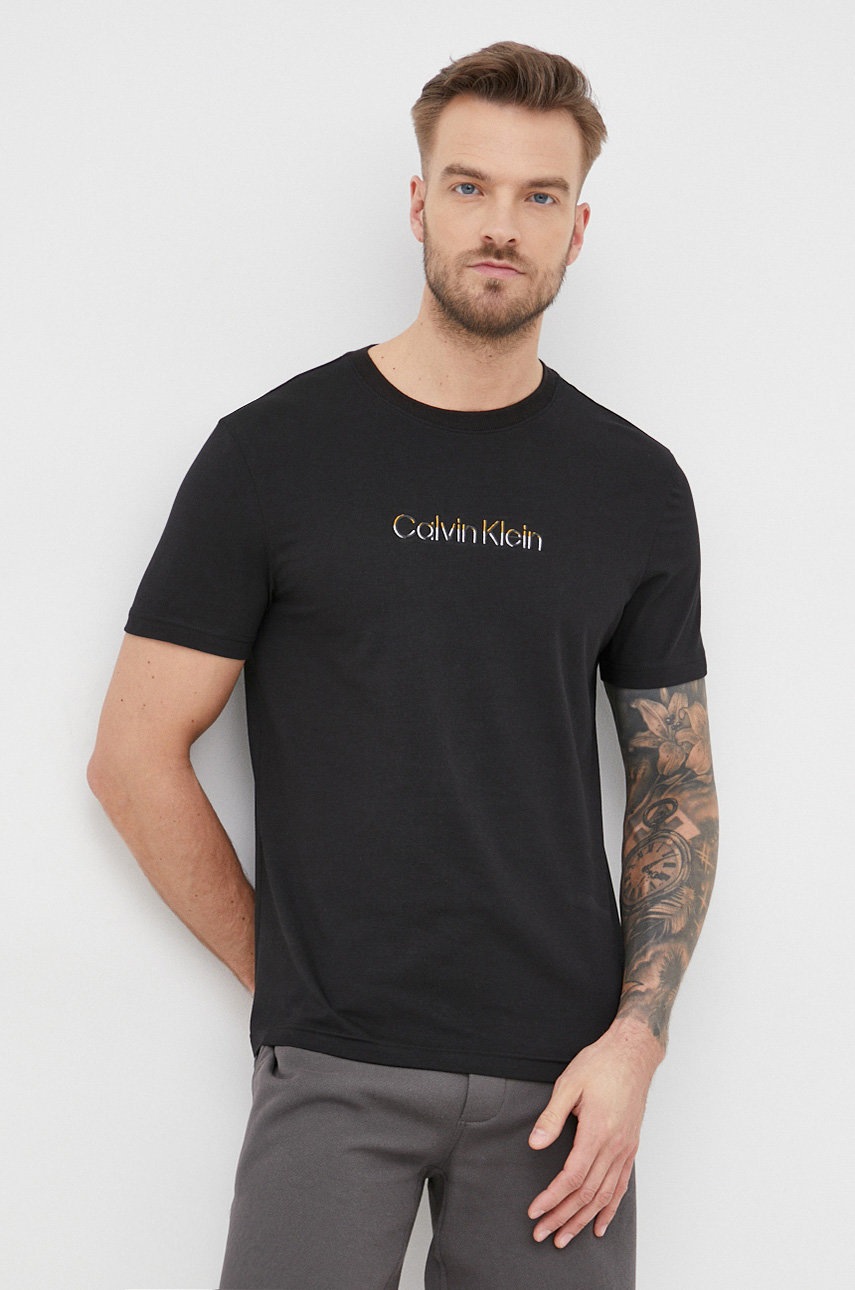 

Тениска Calvin Klein мъжки в черно с принт, Черен