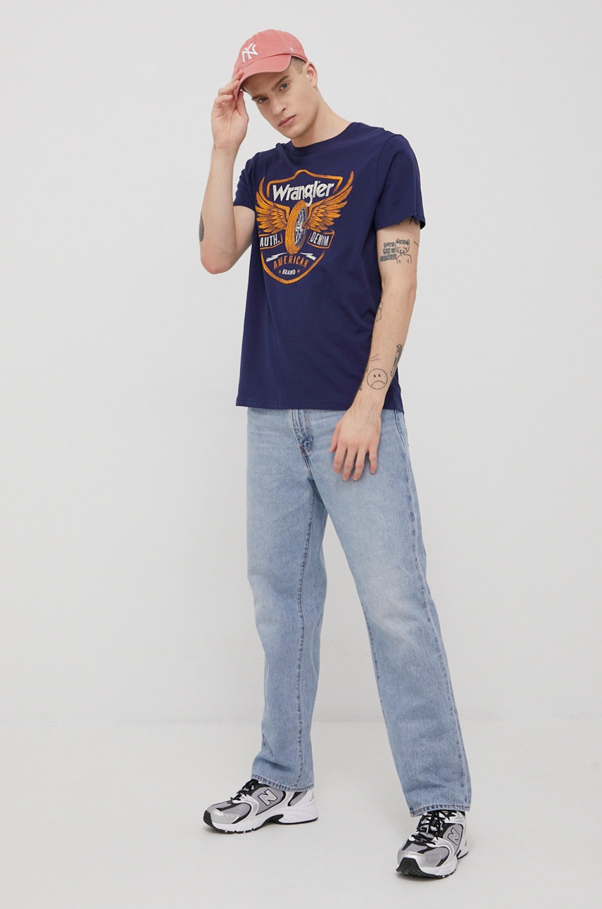 

Бавовняна футболка Wrangler колір синій з принтом