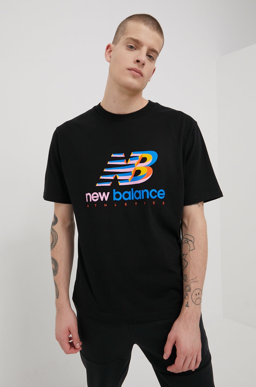 

Памучна тениска New Balance MT21503BK в черно с принт, Черен
